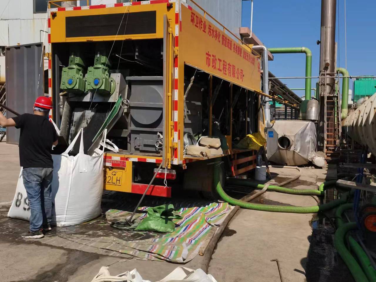 凤山淤泥压干处理